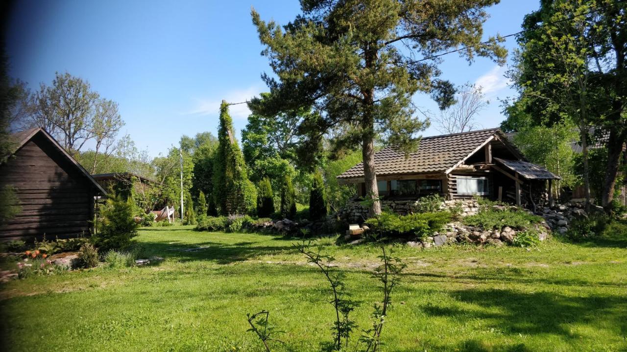 Uneallika Puhkemaja-kuelalistemaja Loma-asunnot Pae